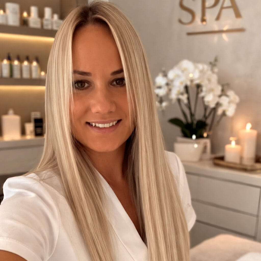 Emilia Kamińska - ekspertka Styl-Studio. Instruktorka stylizacji paznokci, Ekspertka geometrii brwi.