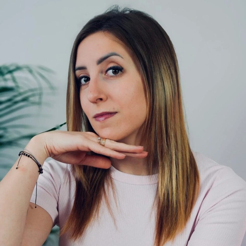 Karolina Bachowska -ekspertka Styl-Studio. Certyfikowana Masażystka, Szkoleniowiec technik liftingu twarzy i ciała.